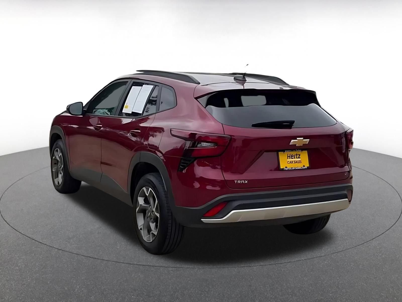 Used 2025 Chevrolet Trax LT FWD image 11