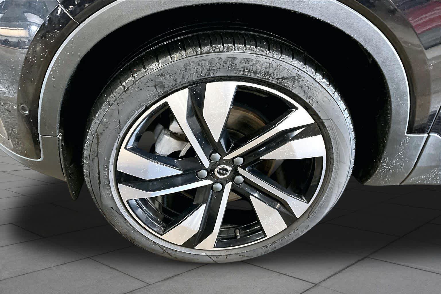 Used 2024 Volvo XC40 B5 Plus w/ Climate Package AWD/4WD image 11
