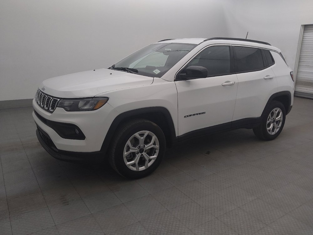 Used 2025 Jeep Compass Latitude AWD/4WD image 2
