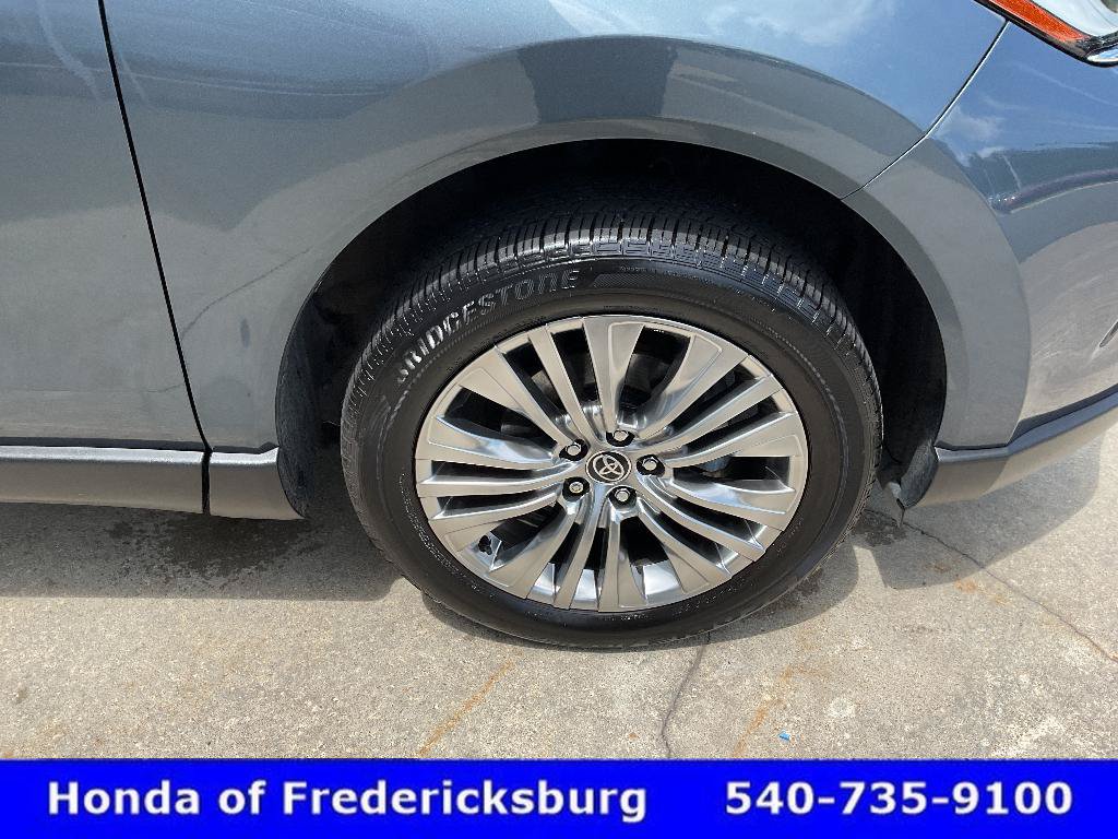 Used 2022 Toyota Venza XLE AWD/4WD image 13