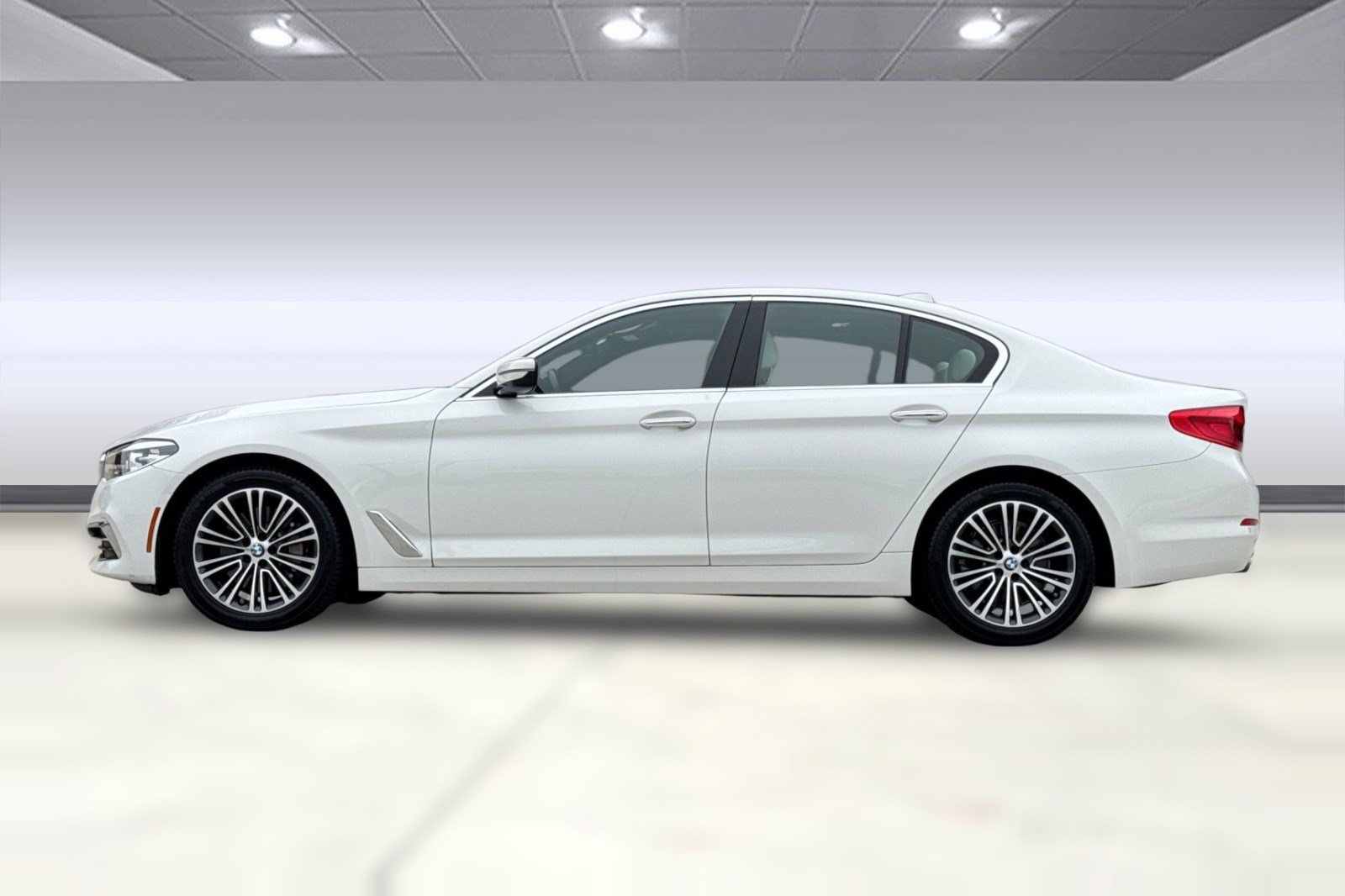 Used 2018 BMW 530i RWD image 2