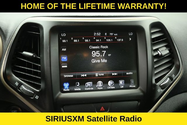 Used 2015 Jeep Cherokee Latitude w/ Comfort/Convenience Group AWD/4WD image 20