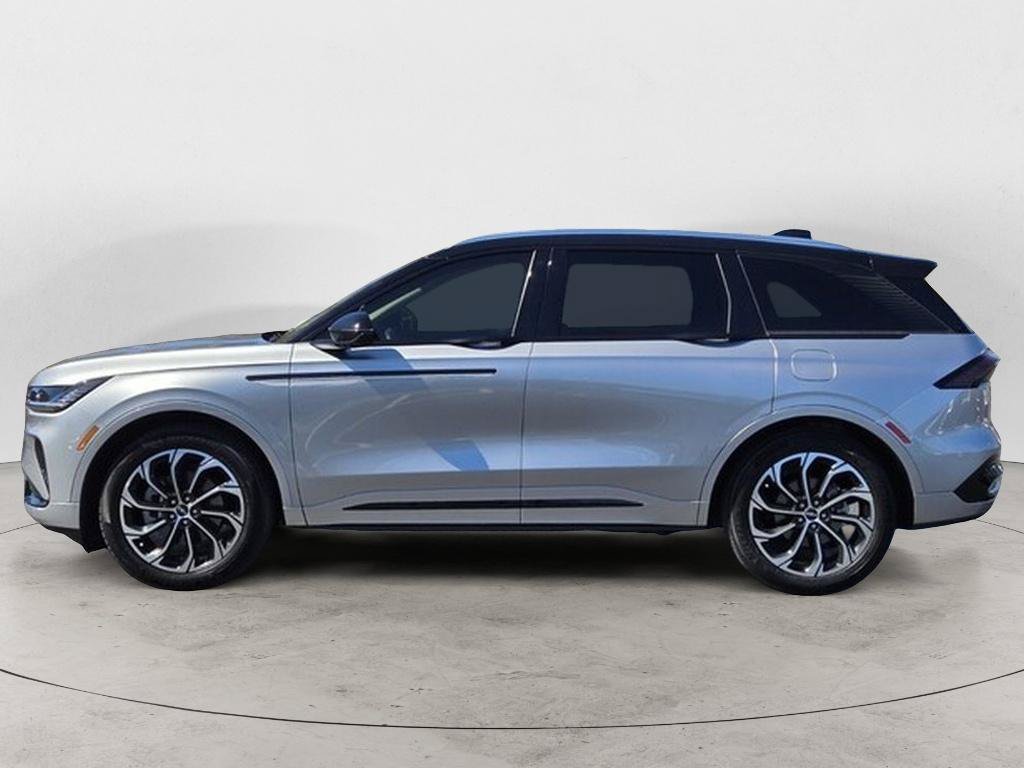 Used 2025 Lincoln Nautilus Reserve AWD/4WD image 6