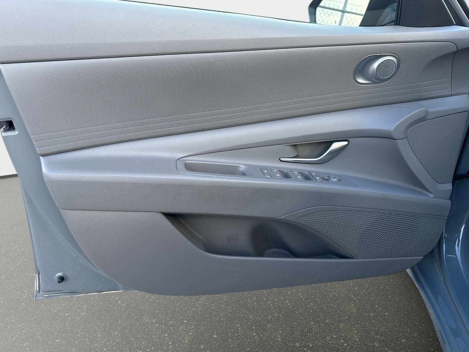 Used 2023 Hyundai Elantra SEL w/ Cargo Package image 17