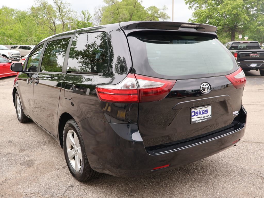 Used 2017 Toyota Sienna L FWD image 4