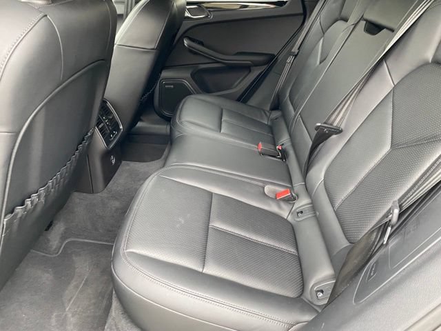 Certified 2024 Porsche Macan AWD/4WD image 16