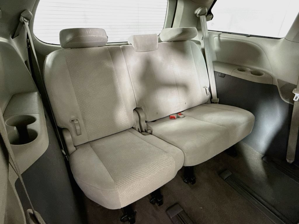 Used 2011 Toyota Sienna LE w/ Towing Pkg AWD/4WD image 28