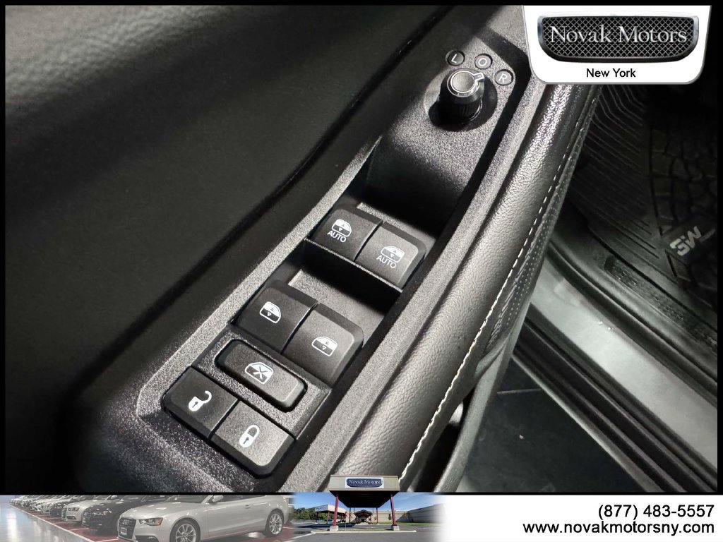 Used 2023 Jeep Grand Cherokee Altitude AWD/4WD image 19