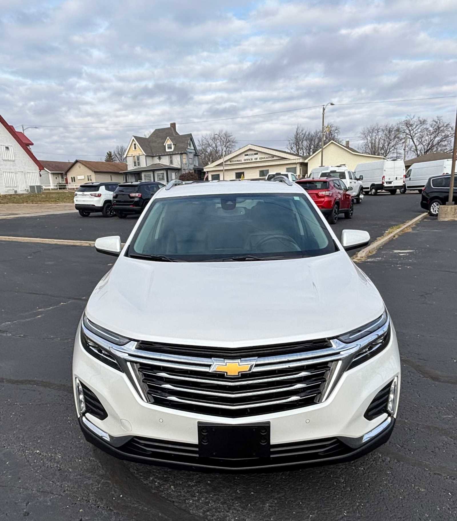 Used 2024 Chevrolet Equinox Premier image 3