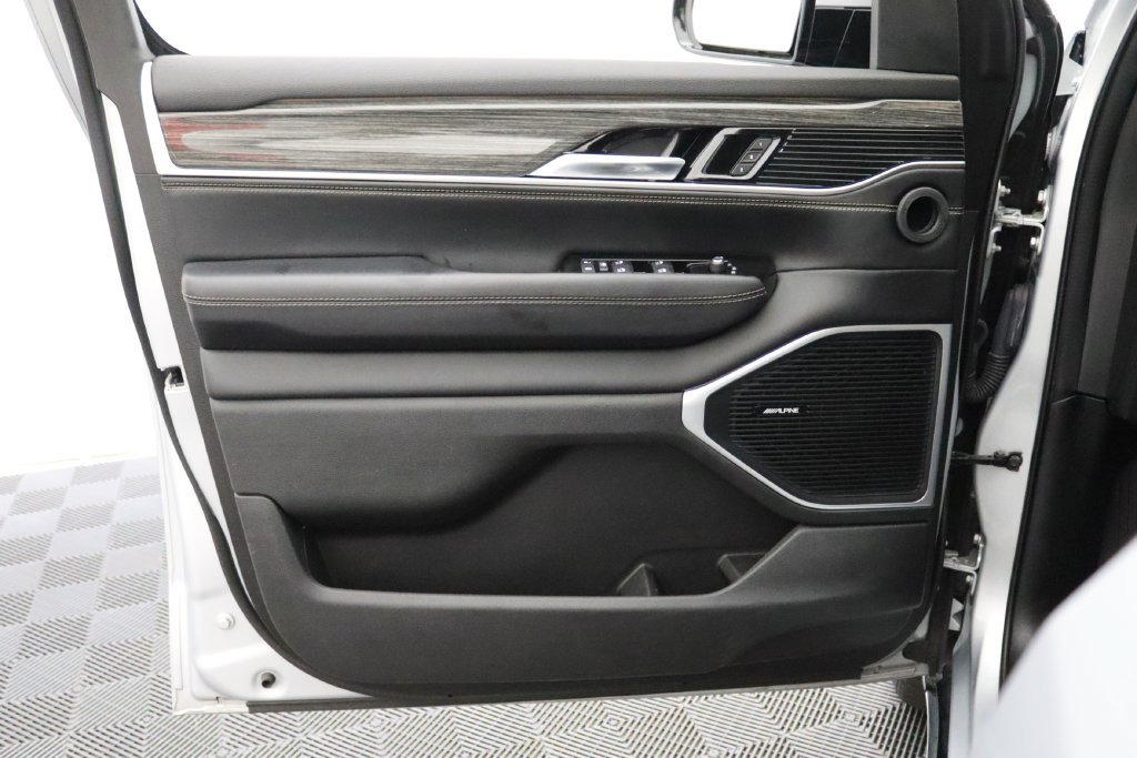Used 2022 Jeep Wagoneer Series II AWD/4WD image 13