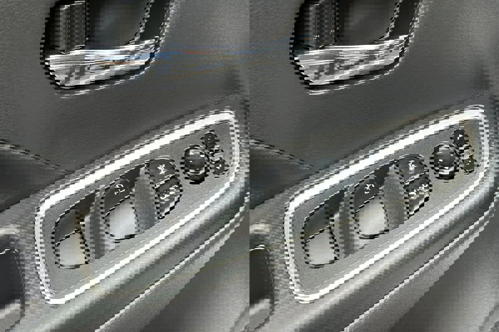 New 2025 Nissan Versa SR w/ Trunk Package image 13