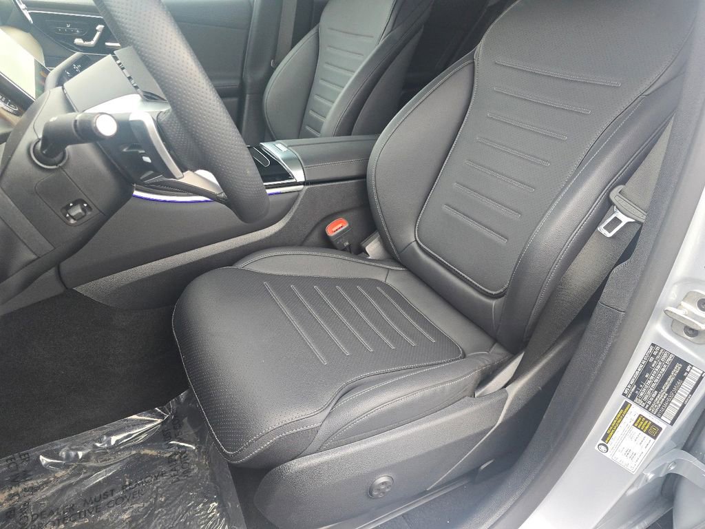 Used 2025 Mercedes-Benz GLC 300 4MATIC image 24