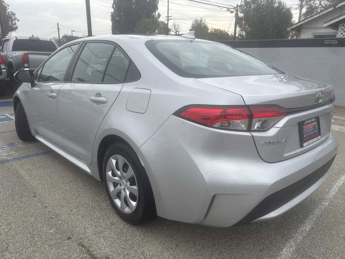 Used 2022 Toyota Corolla LE image 2
