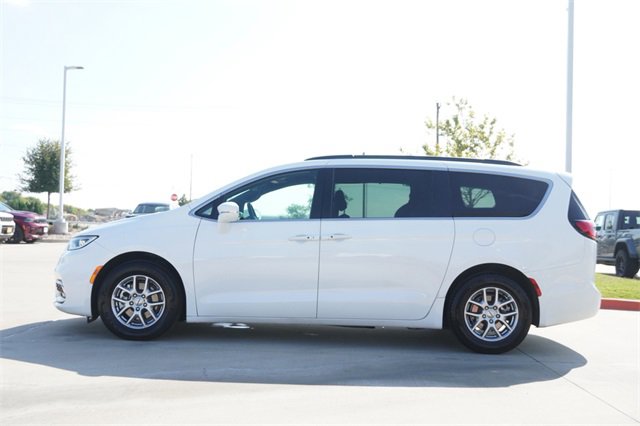 Used 2022 Chrysler Pacifica Touring image 6