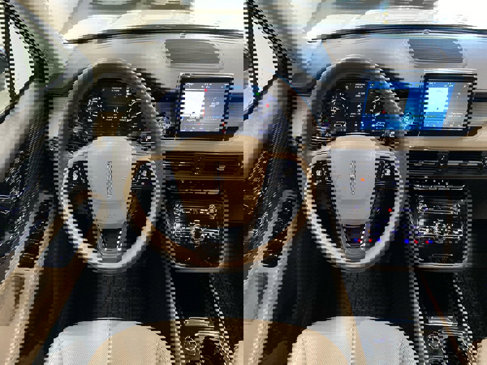 Used 2022 Lincoln Corsair AWD w/ Equipment Group 101A image 11