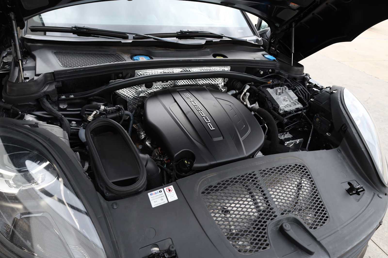 Used 2021 Porsche Macan AWD/4WD image 56