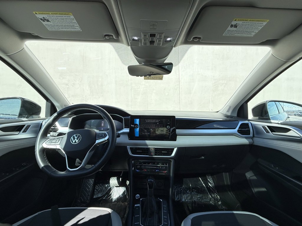 Used 2025 Volkswagen Taos SE image 6