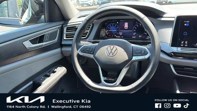 Used 2024 Volkswagen Atlas Peak Edition SE AWD/4WD image 23