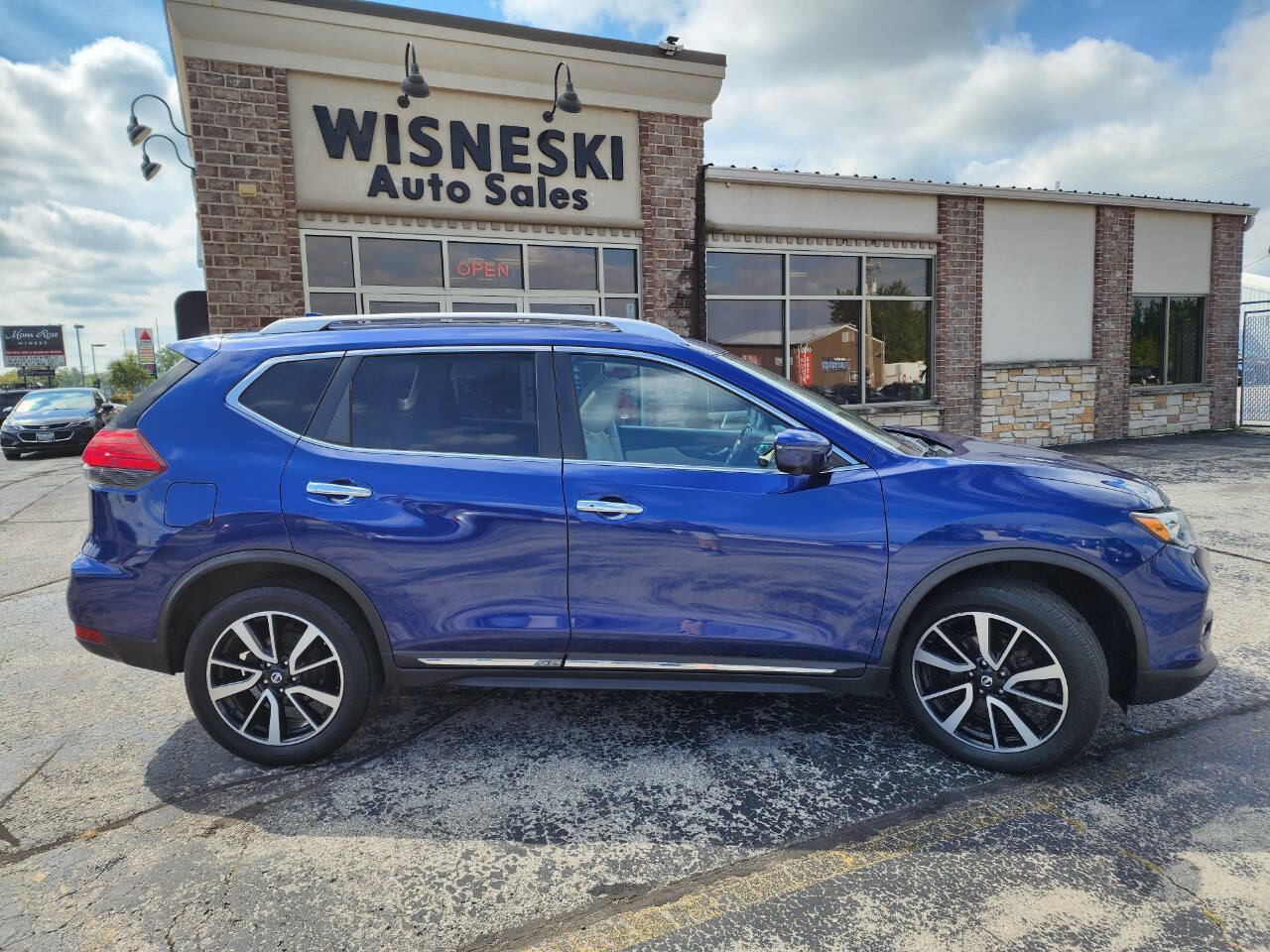 Used 2017 Nissan Rogue SL w/ SL Premium Package image 2