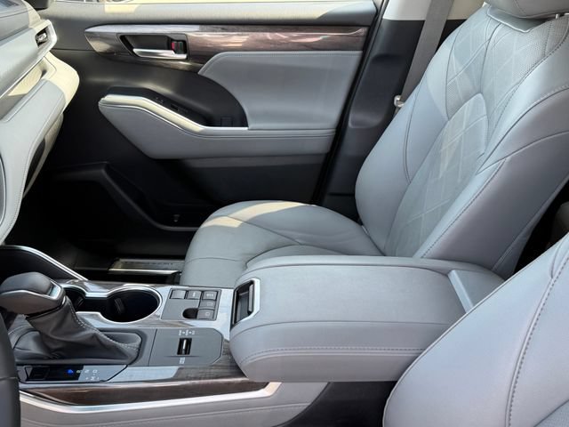 Used 2023 Toyota Highlander Platinum FWD image 10