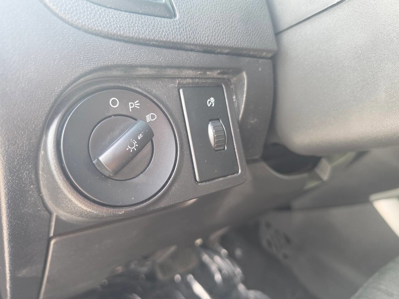 Used 2010 Ford Focus SE FWD image 41