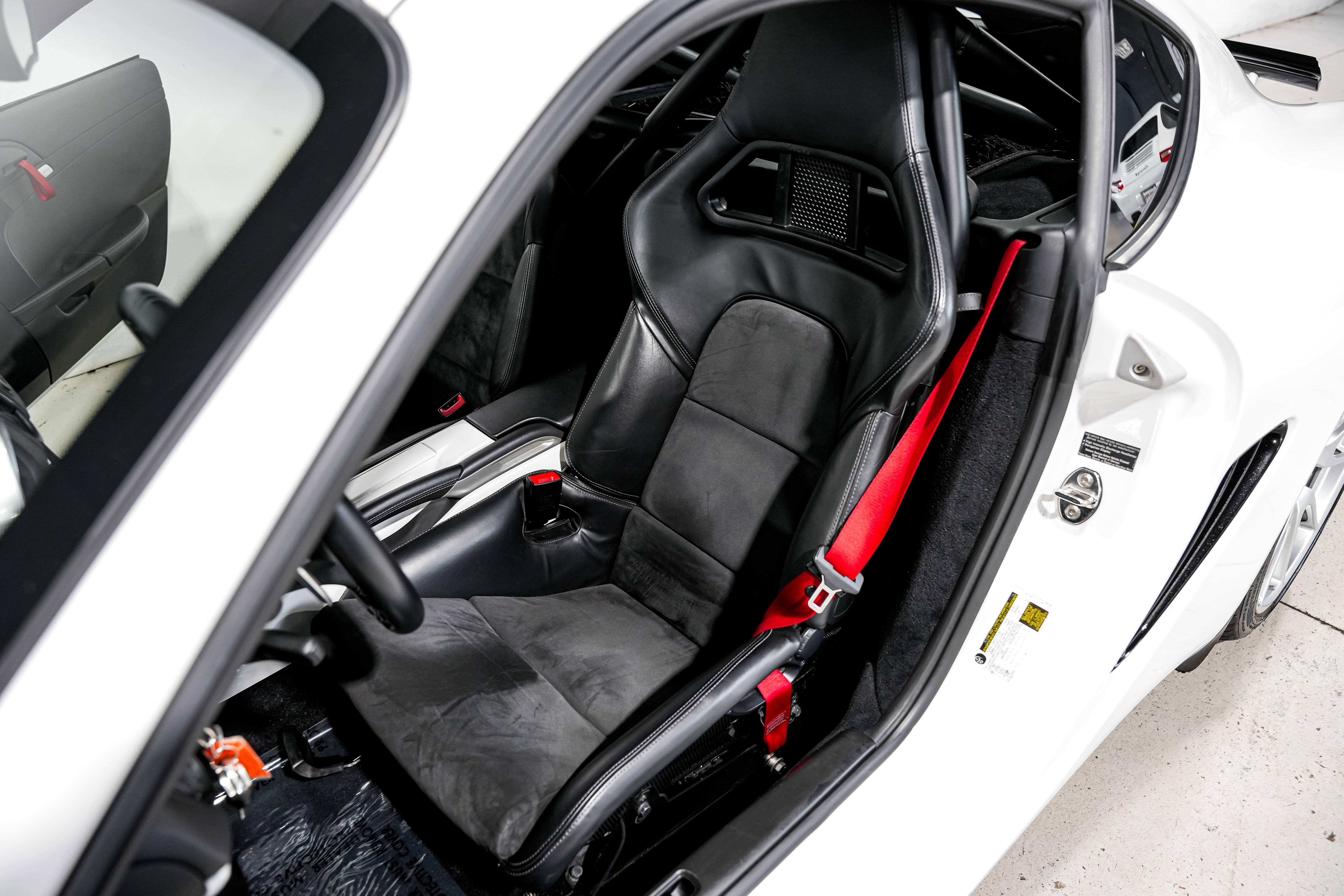 Used 2012 Porsche Cayman R image 19