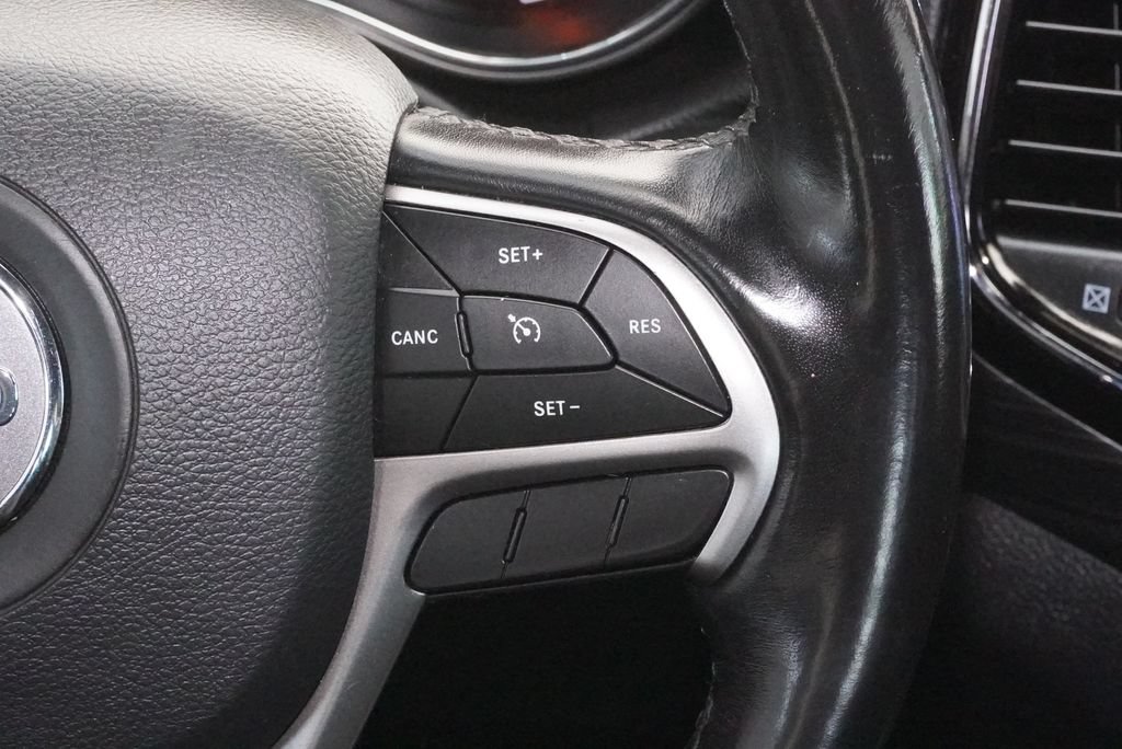 Used 2019 Jeep Grand Cherokee Altitude RWD image 18