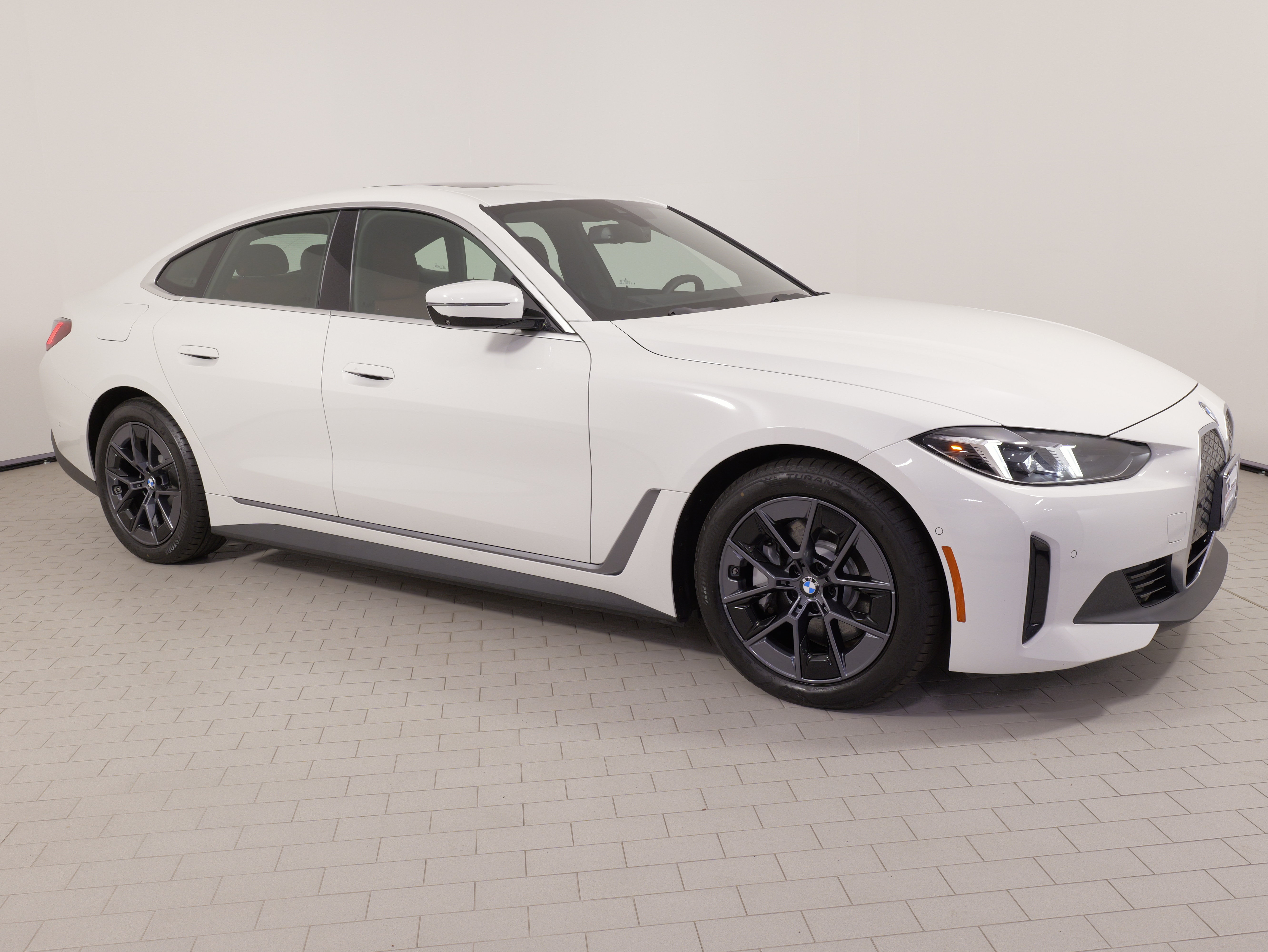 Used 2025 BMW i4 xDrive40i w/ Premium Package AWD/4WD image 7