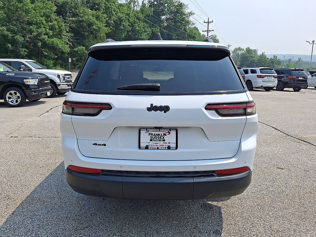Used 2023 Jeep Grand Cherokee L Altitude AWD/4WD image 23