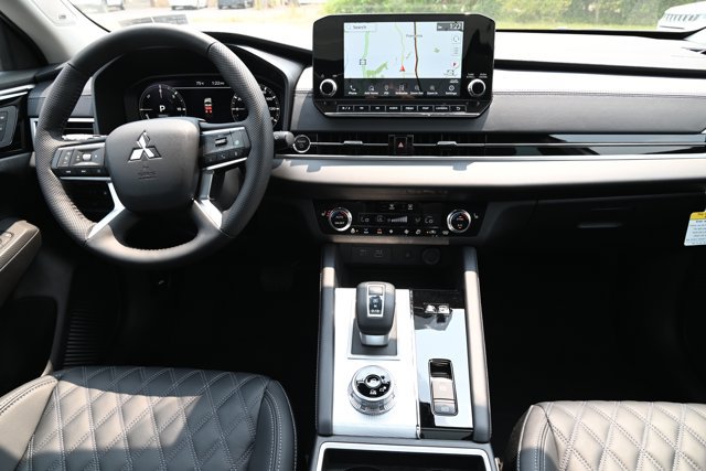 New 2023 Mitsubishi Outlander SEL AWD/4WD image 30