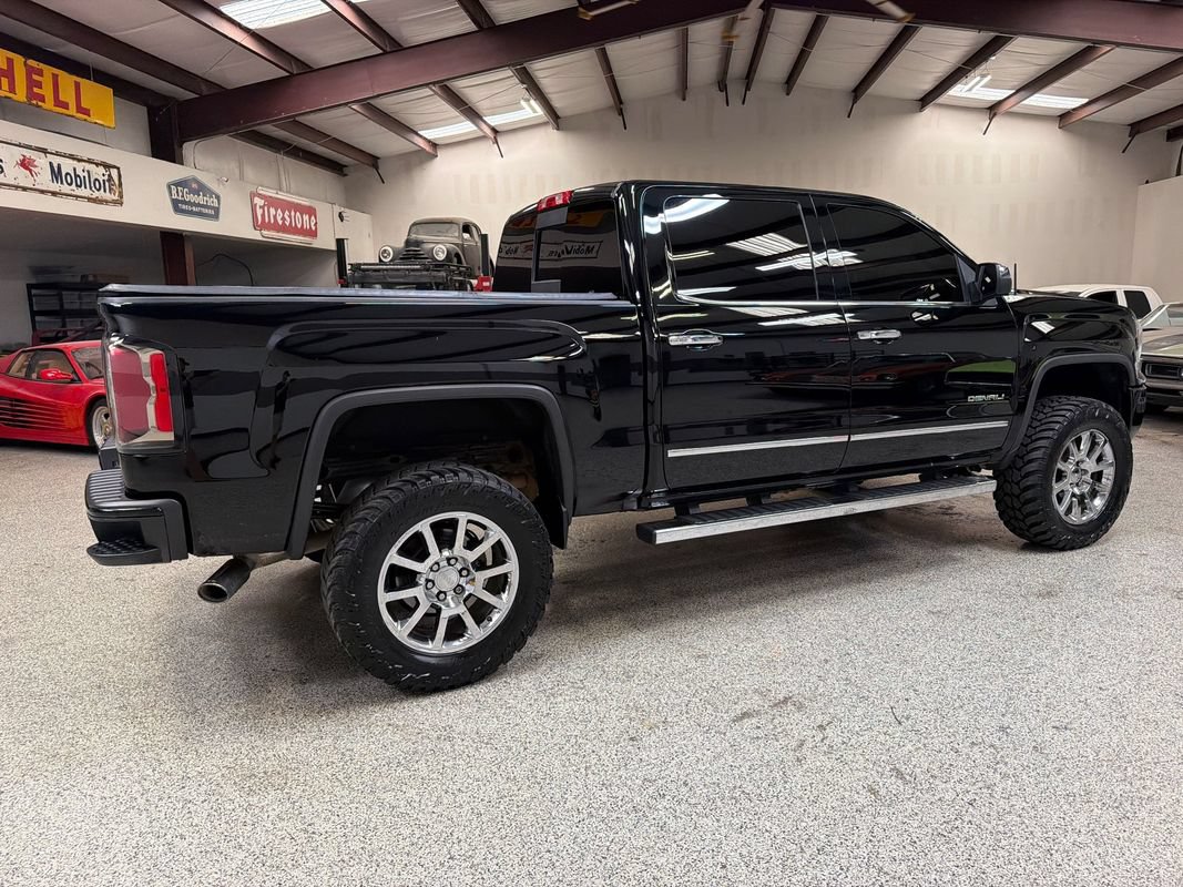 Used 2016 GMC Sierra 1500 Denali w/ Enhanced Driver Alert Package AWD/4WD image 8