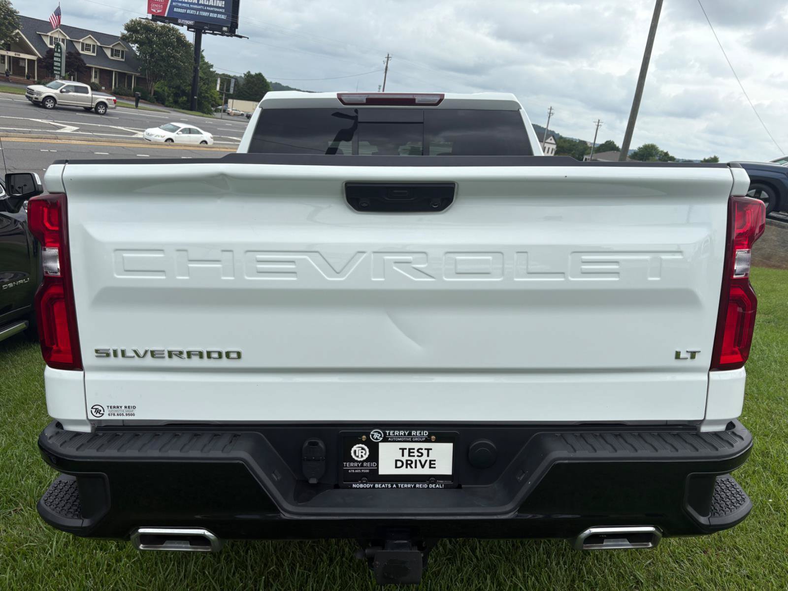 Used 2024 Chevrolet Silverado 1500 LT Trail Boss w/ Convenience Package II AWD/4WD image 7