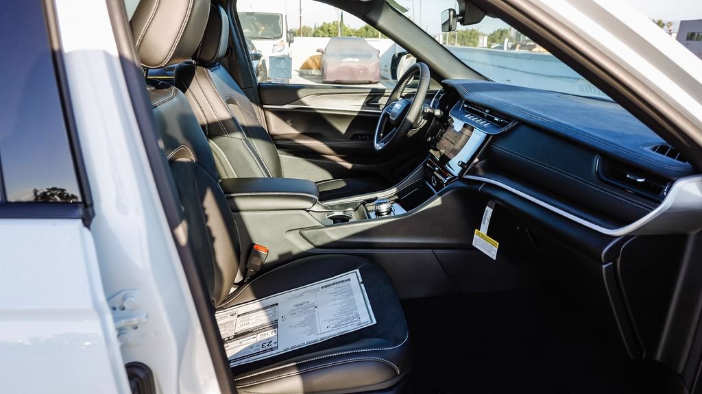 New 2026 Jeep Grand Cherokee Altitude AWD/4WD image 21