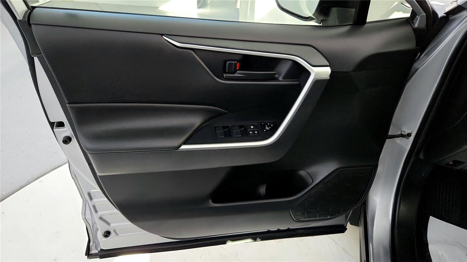 Certified 2022 Toyota RAV4 LE image 34