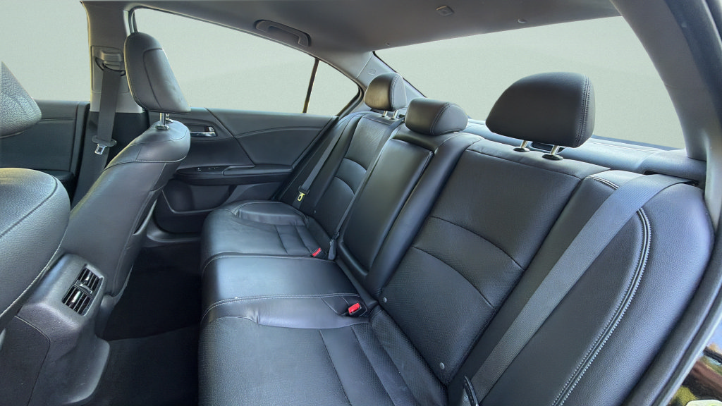 Used 2016 Honda Accord Touring image 30