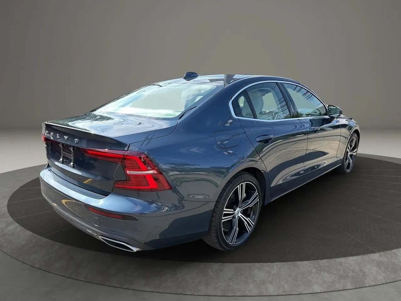 Used 2022 Volvo S60 T8 Inscription w/ Climate Package AWD/4WD image 5