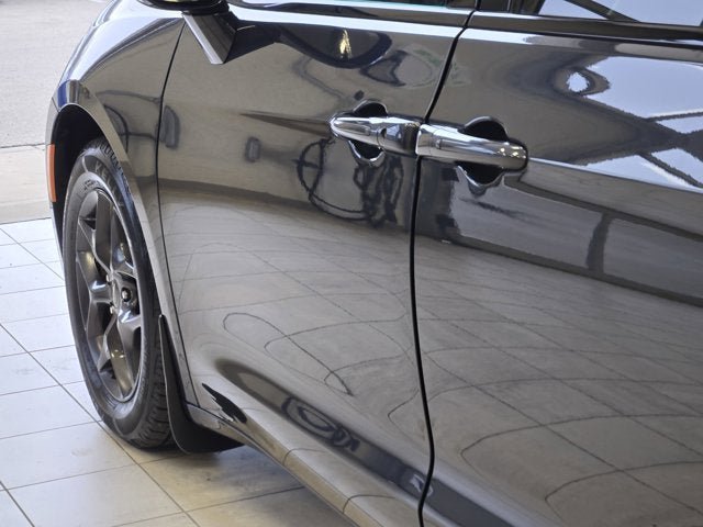 Used 2019 Chrysler Pacifica Touring-L Plus w/ S Appearance Package FWD image 15