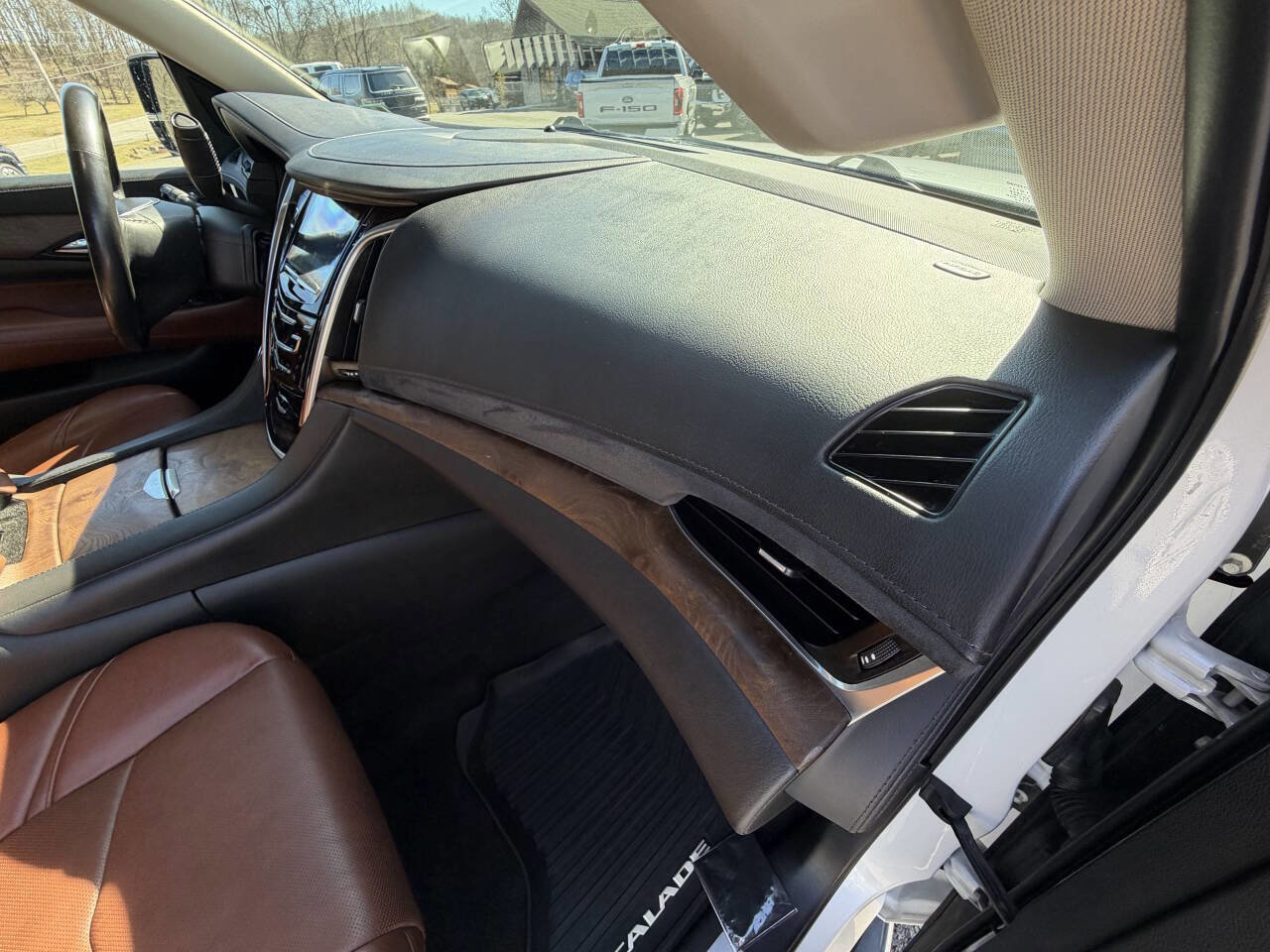 Used 2019 Cadillac Escalade ESV Luxury image 22