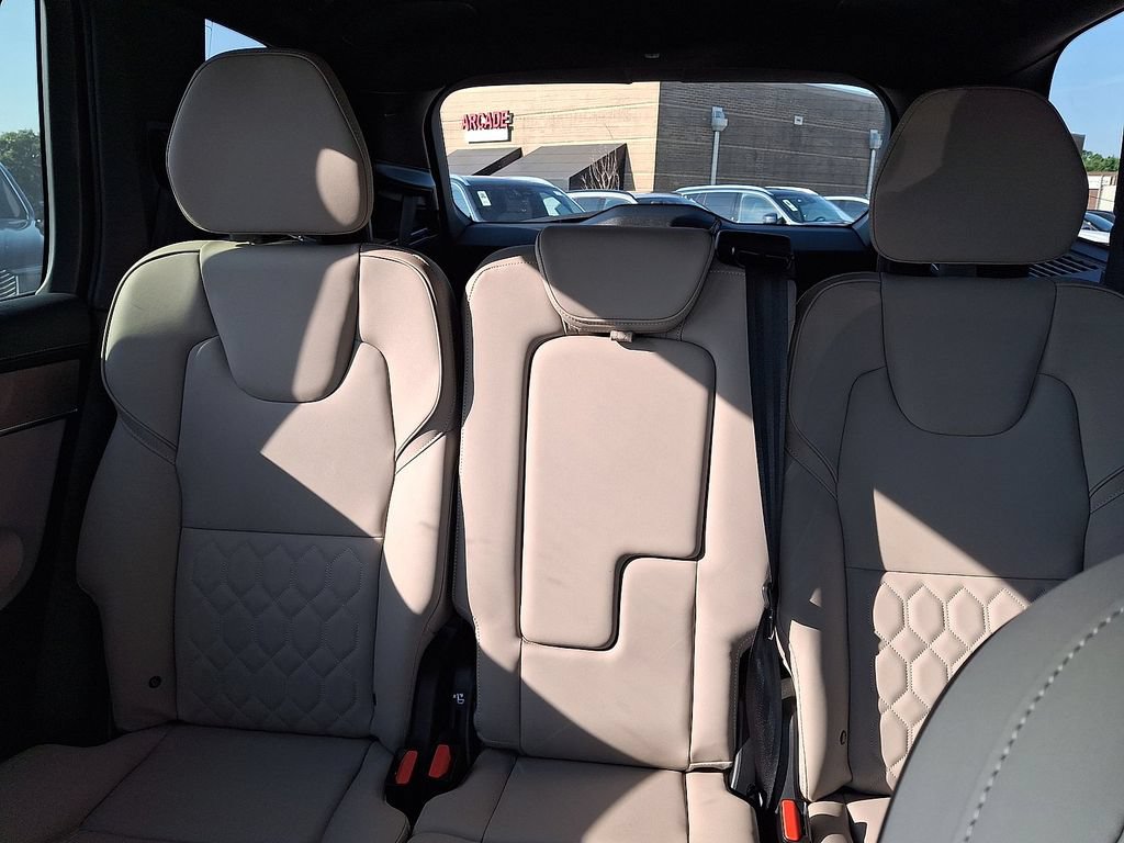 Certified 2026 Volvo XC90 B6 Plus AWD/4WD image 13