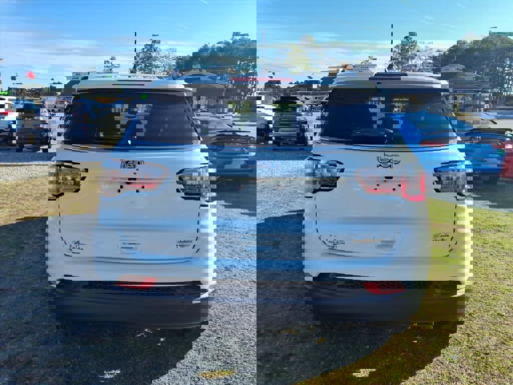 Used 2022 Jeep Compass Latitude image 17