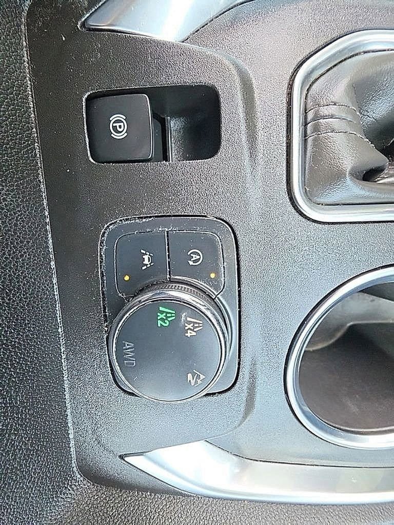 Used 2023 Chevrolet Traverse LT AWD/4WD image 19