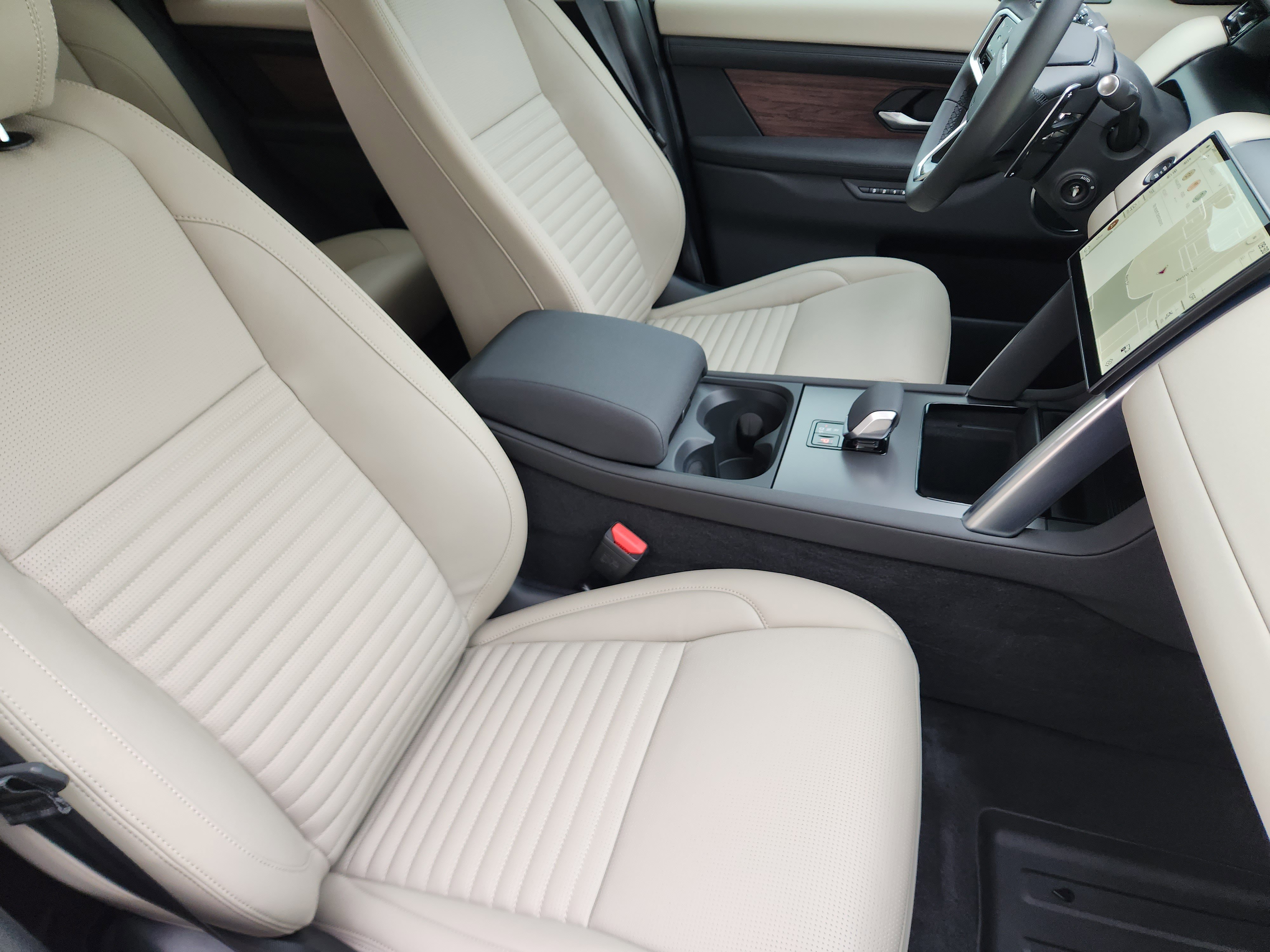 New 2025 Land Rover Discovery Sport S image 14