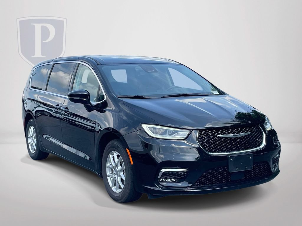 Certified 2024 Chrysler Pacifica Touring-L FWD image 2