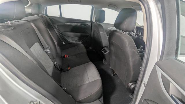 Used 2018 Buick Regal Preferred image 21