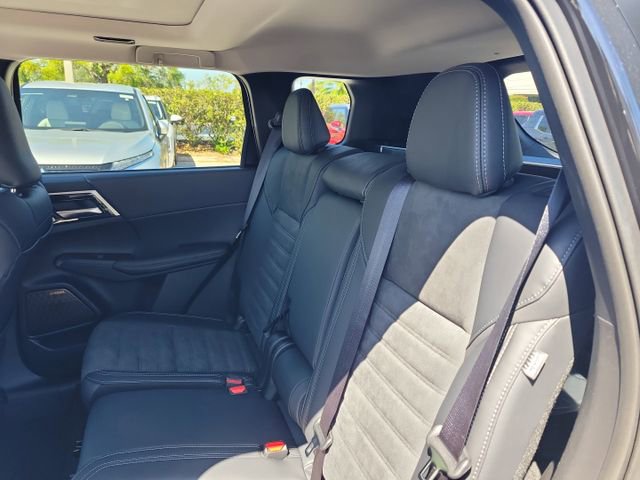 New 2025 Mitsubishi Outlander SE image 12