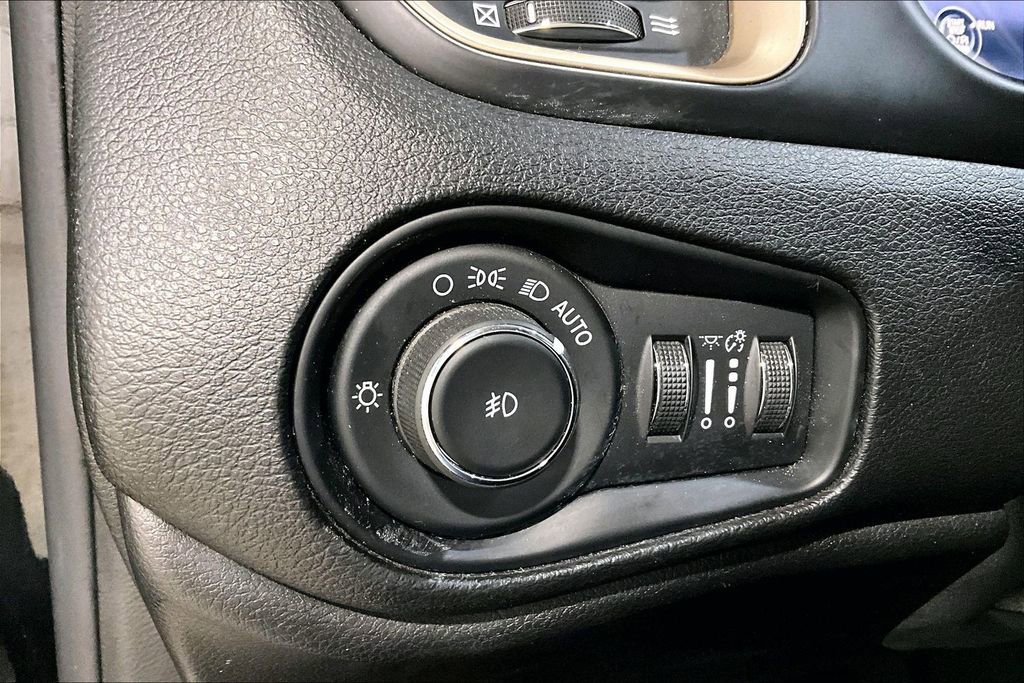 Used 2017 Jeep Renegade Latitude image 16