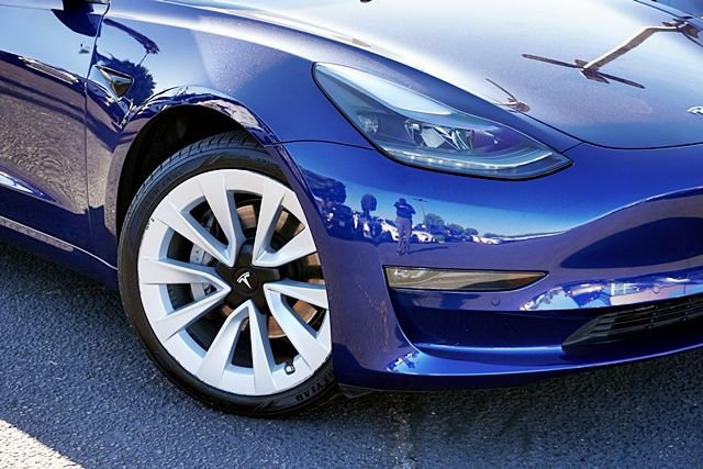 Used 2022 Tesla Model 3 Long Range AWD/4WD image 4