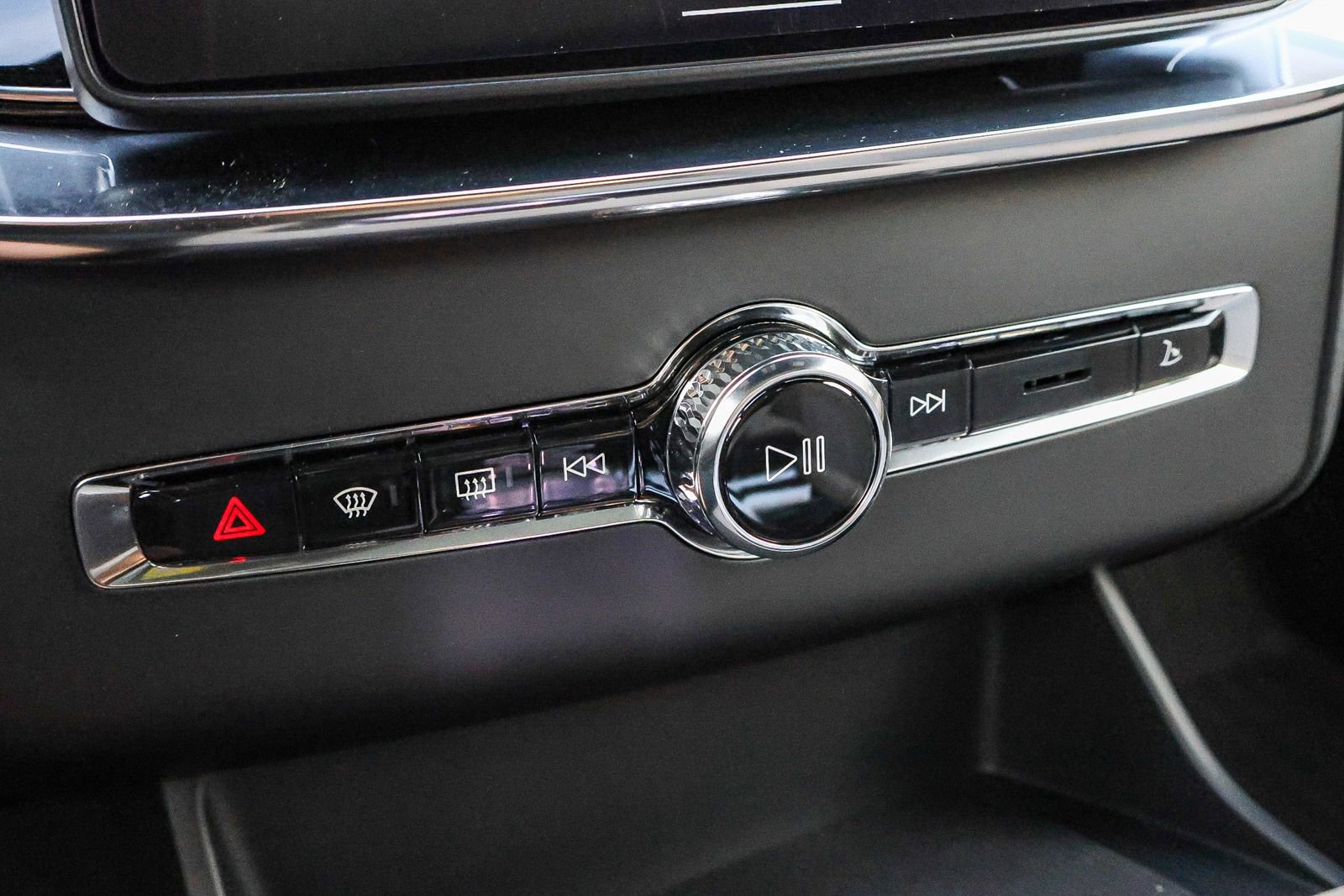 New 2026 Volvo XC90 B5 Plus w/ Protection Package image 34