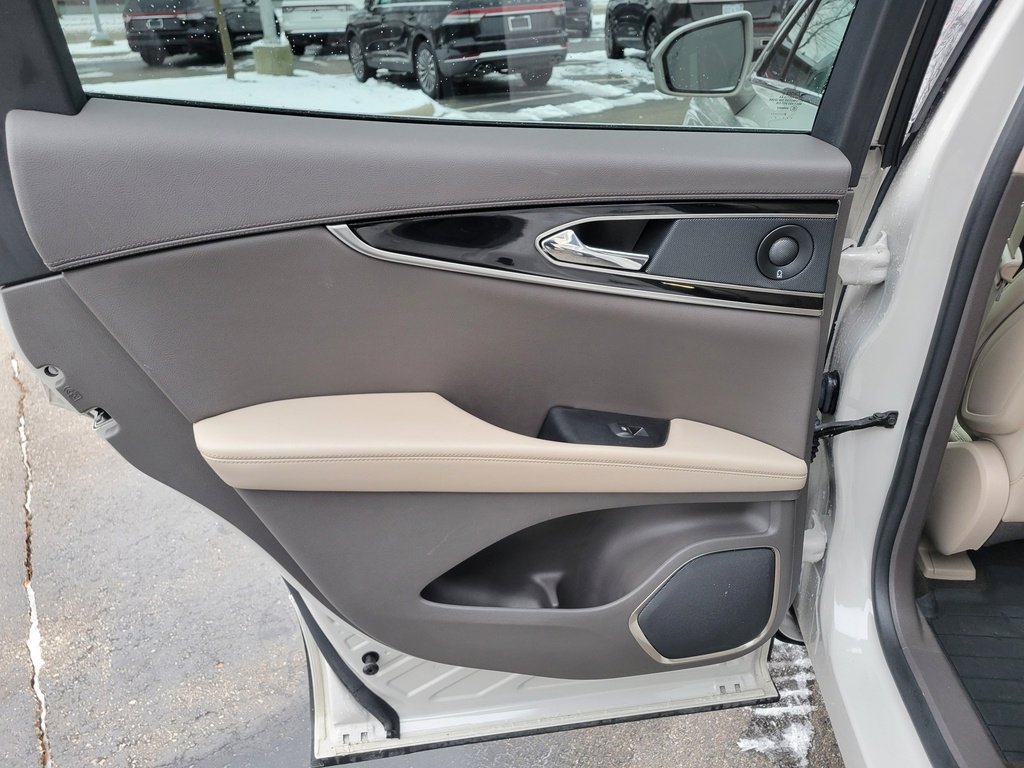 Used 2021 Lincoln Nautilus Reserve image 24