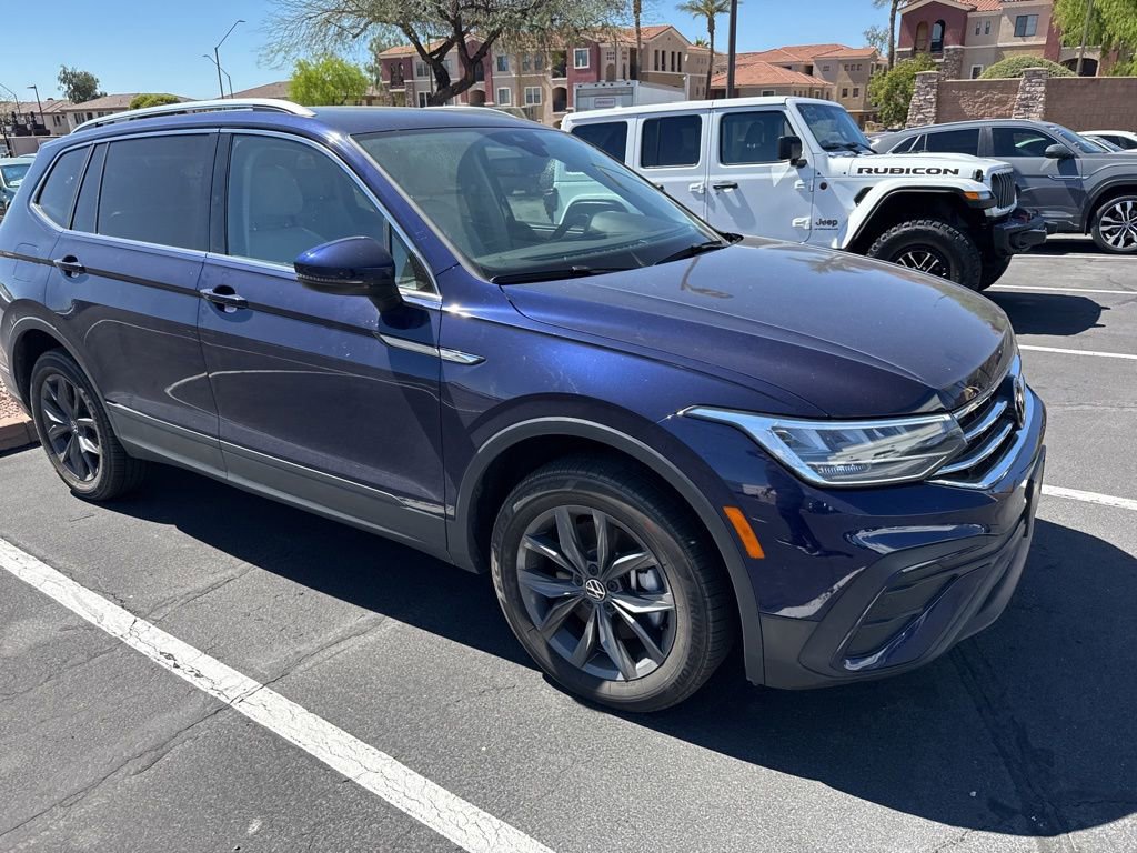 Certified 2023 Volkswagen Tiguan SE w/ Panoramic Sunroof Package image 2